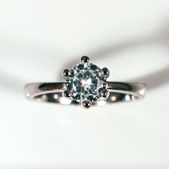 Sterling Silver Solitaire Wedding Engagement Promise Ring Size 7 - Picture 2 of 3